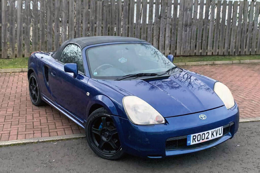 1 Toyota mr2 2002 stationary front