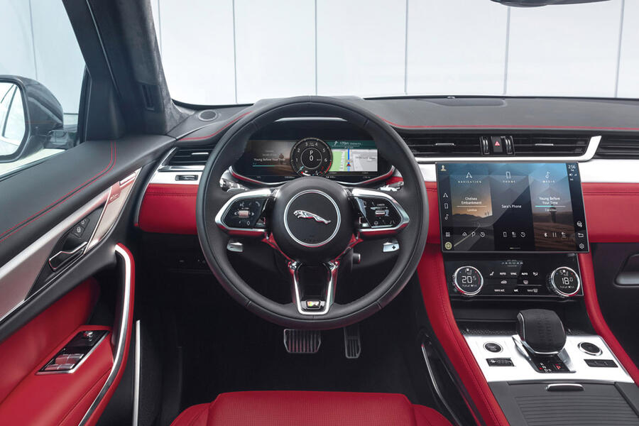 10 Jaguar f pace interior