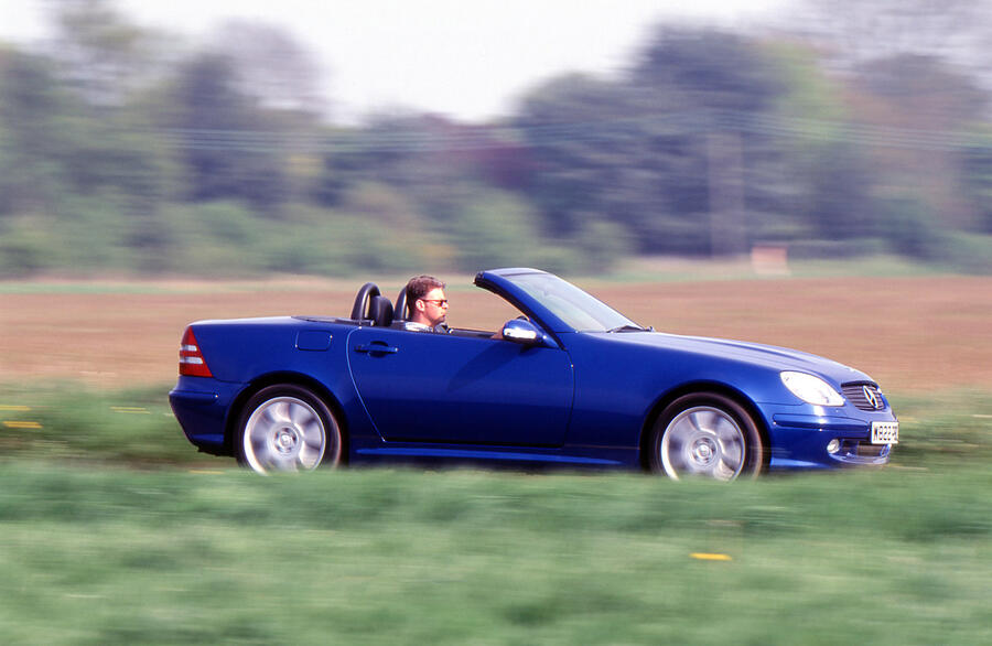 10 Mercedes benz slk 200 hero side