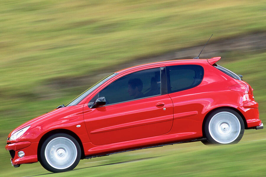 11 Peugeot 206 hero side