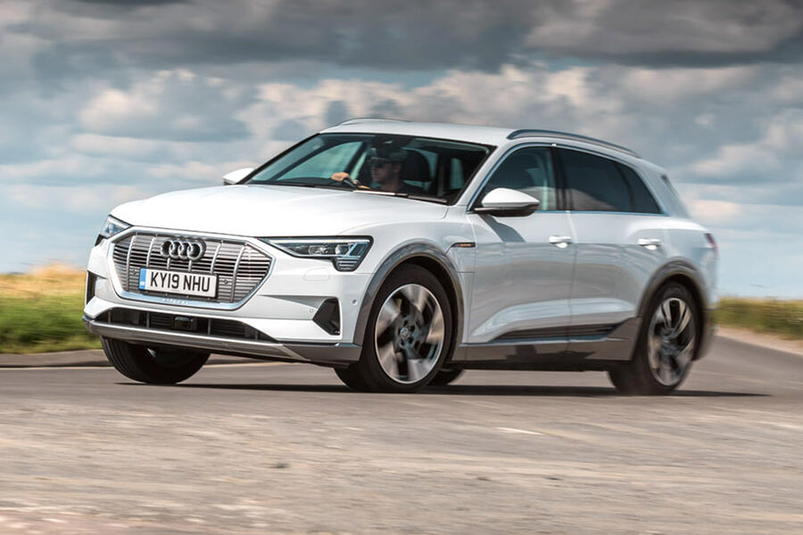 11 Audi e tron 2019 tracking side