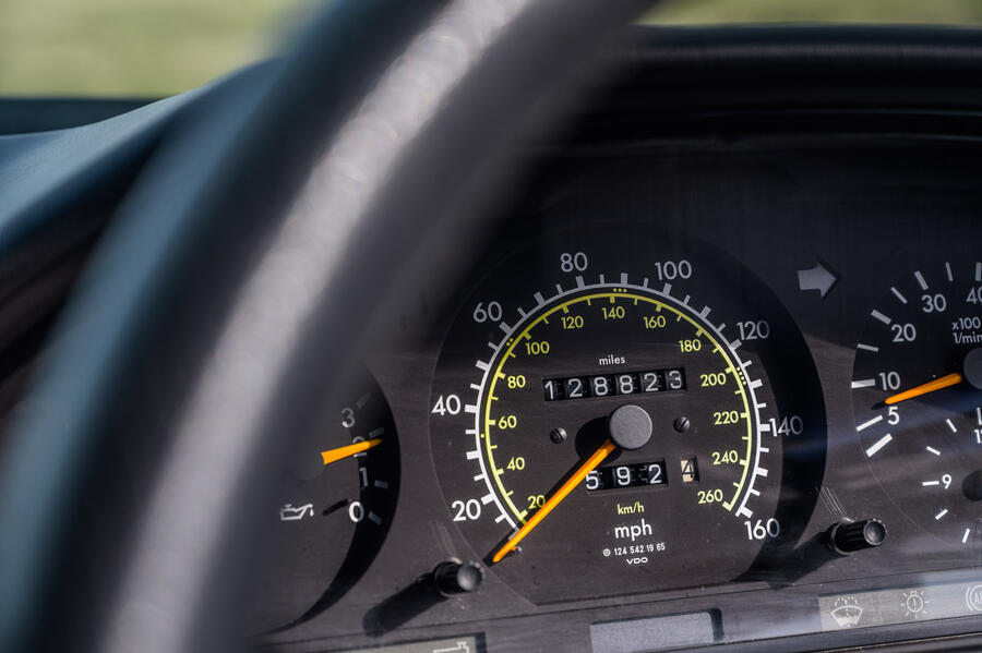 13 Mercedes benz w124 dials