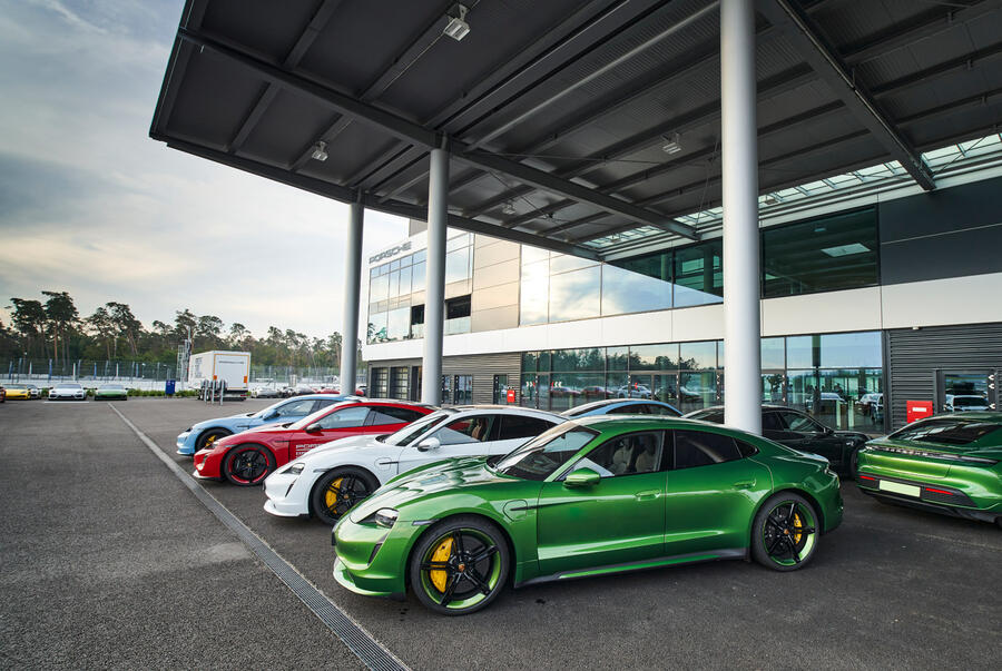 13 Porsche taycan