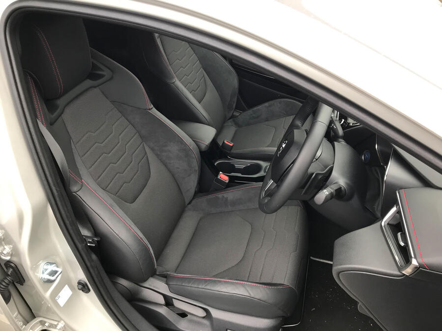 15 Toyota corolla 2019 lt front seats