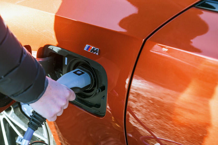 16 Bmw 330e 2020 lt charging