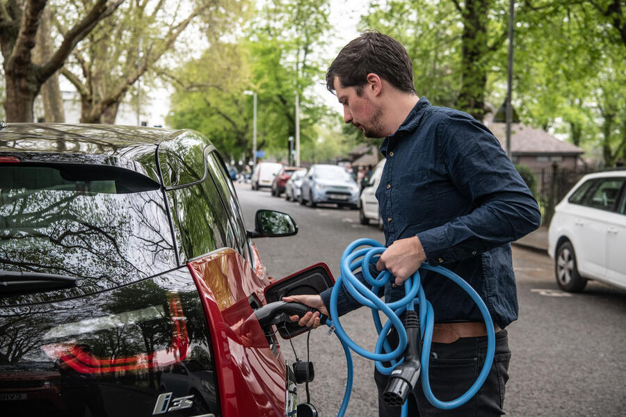 16 Bmw i3s 2019 lt public charging