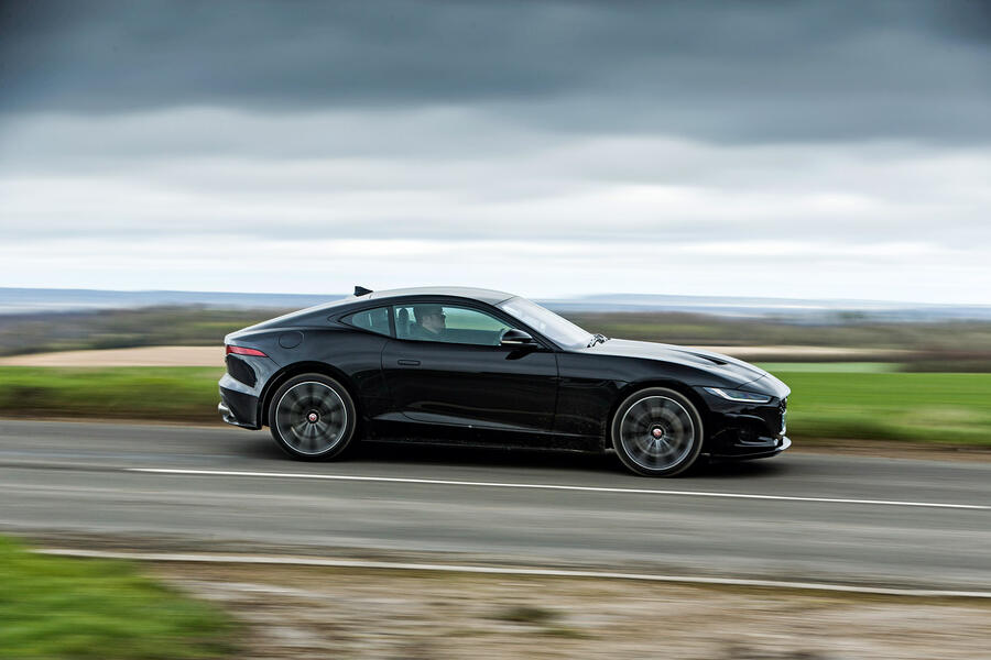 16 Jaguar f type r 2020 hero side