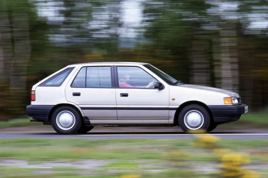 17 Hyundai pony hero side