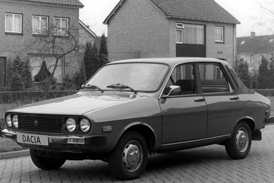 18 Dacia denem static front