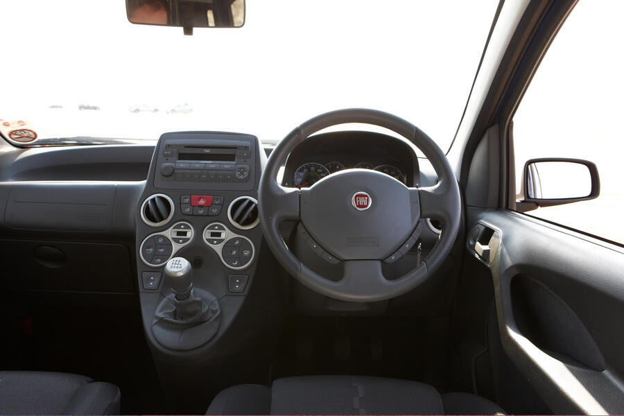 18 Fiat panda interior