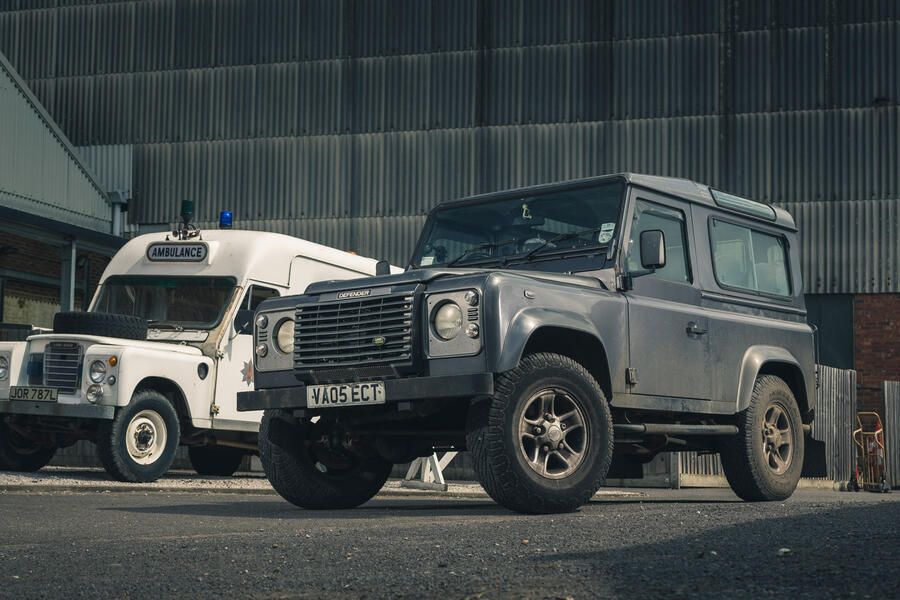 18 Luc autocar awards land rover defender 2021 0001