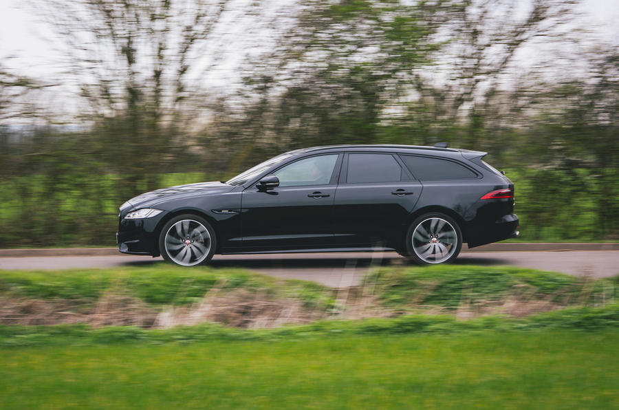 2 Jaguar xf sportbrake 2019 rt hero side 0