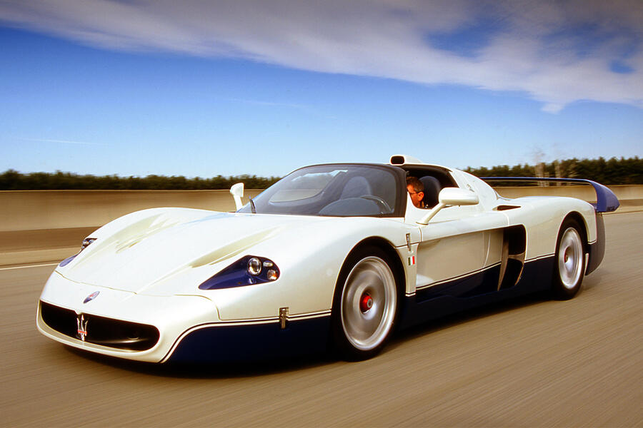 2 Maserati mc20 front