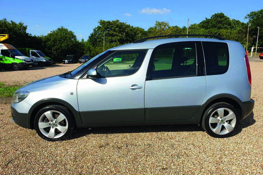 2 Skoda scout side
