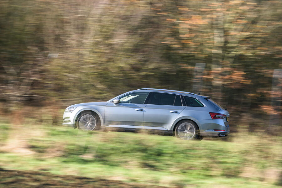 2 Skoda superb 2020 lt hero side