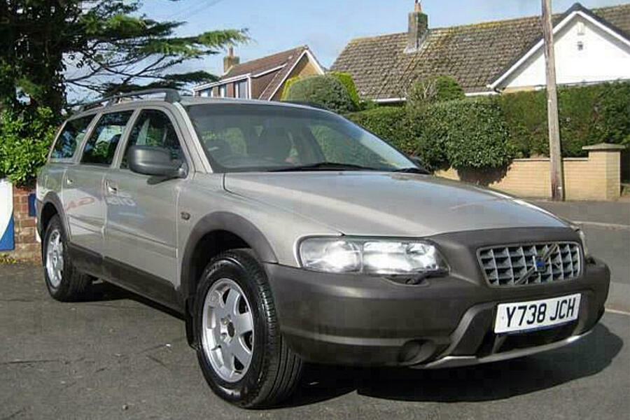 2 Volvo v70 cross country front