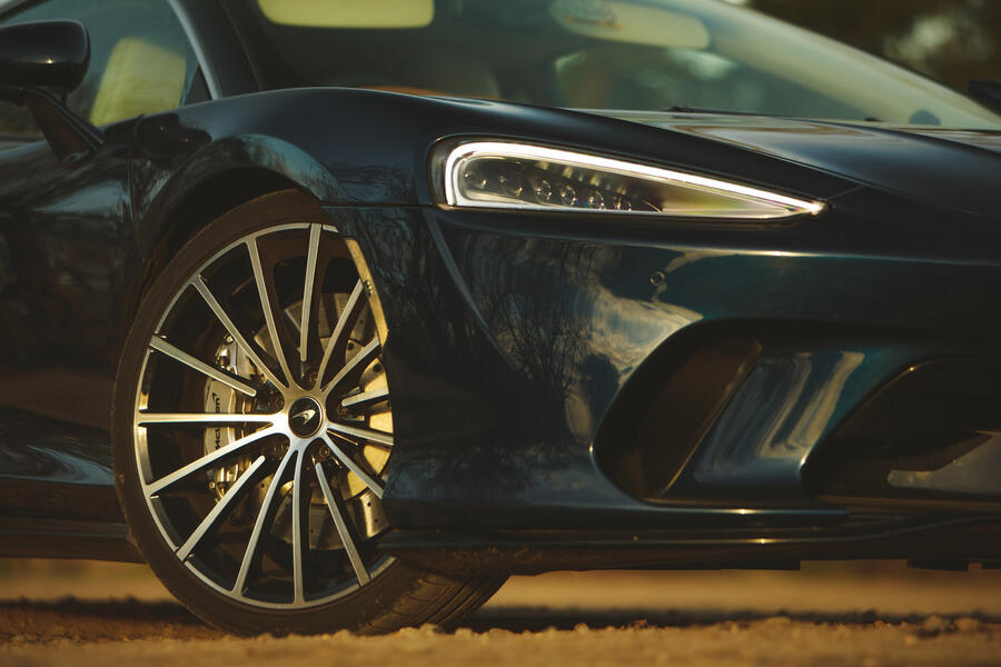 20 Mclaren gt static front