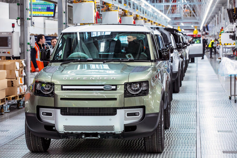20 Land rover defender 2020 defenders lined up