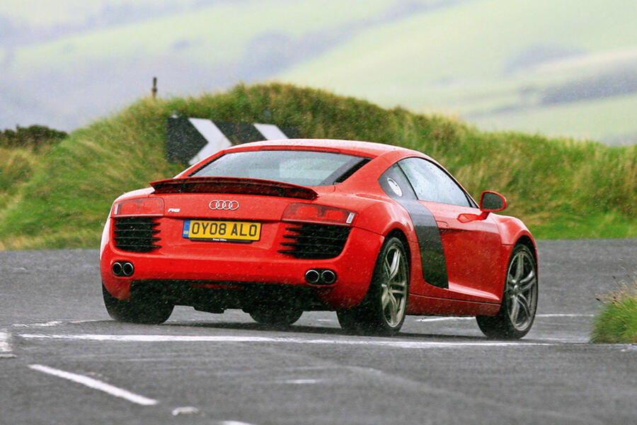 22 Audi r8 2008 tracking rear 0