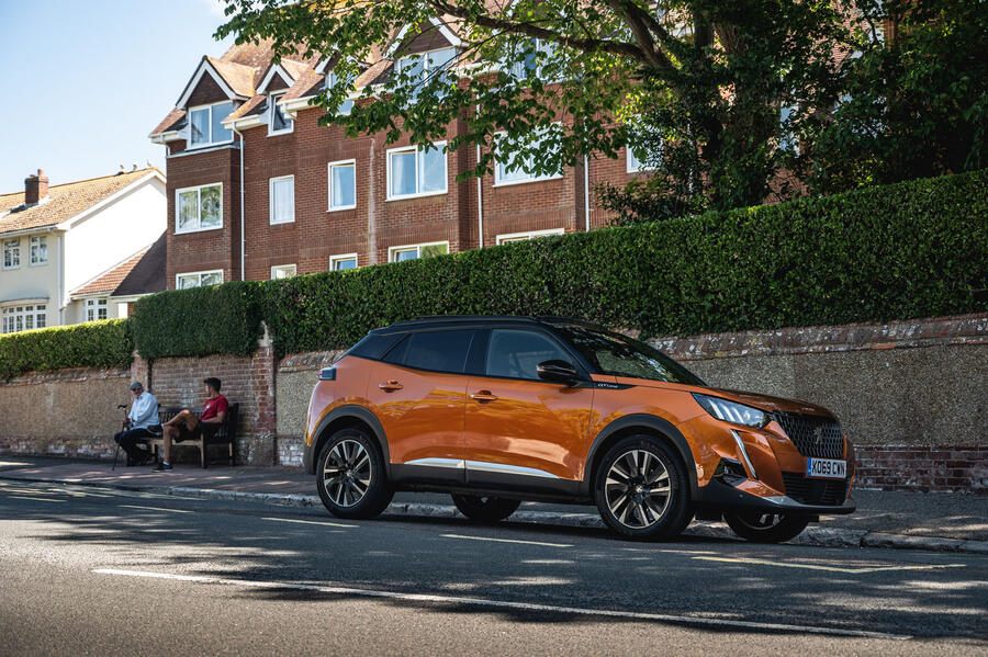 23 Peugeot 2008 2020 lt parked