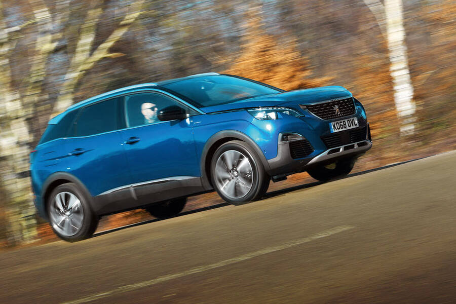 23 Peugeot 3008 tracking side