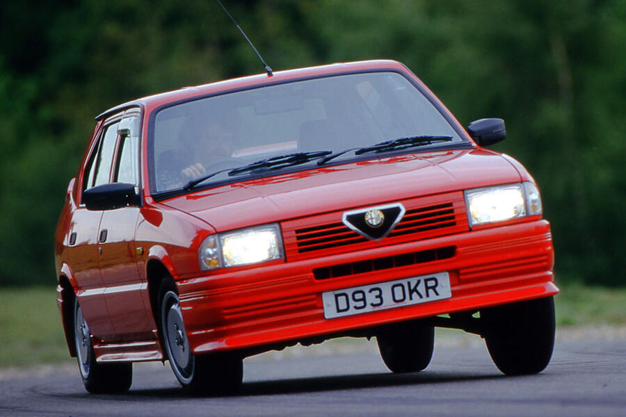 24 Alfa romeo 33 hero front