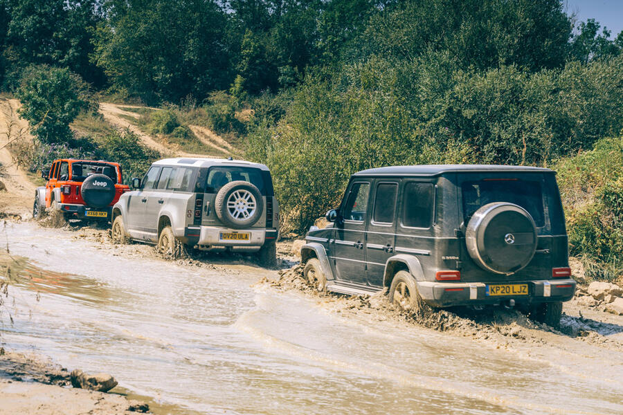 24 Land rover defender