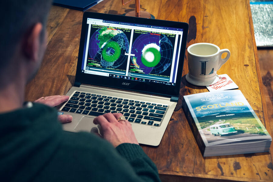 24 Aurora activity online