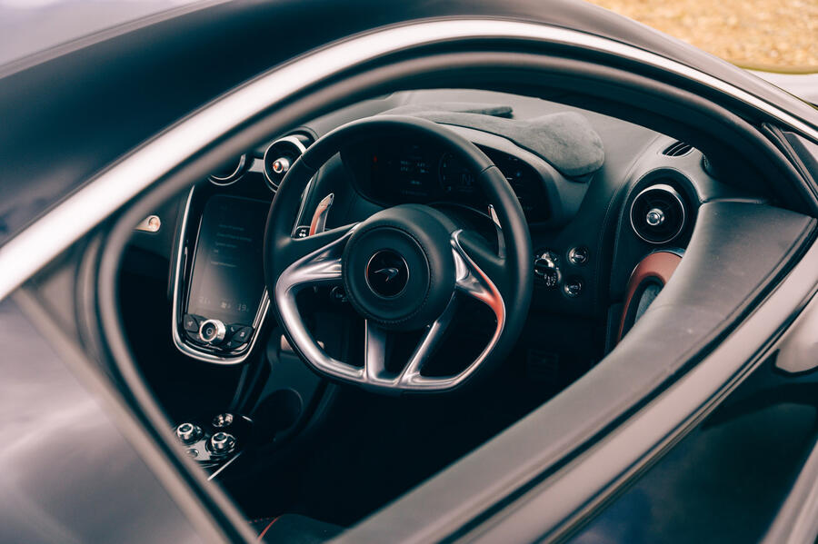 25 Mclaren gt interior