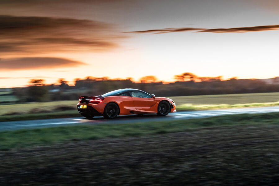 26 Mclaren 720s tracking side