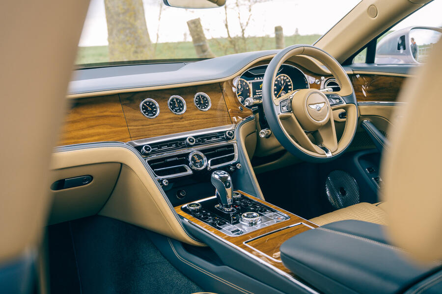 26 Olg flying spur vs mercedes benz s400d 4matic 2021 4174