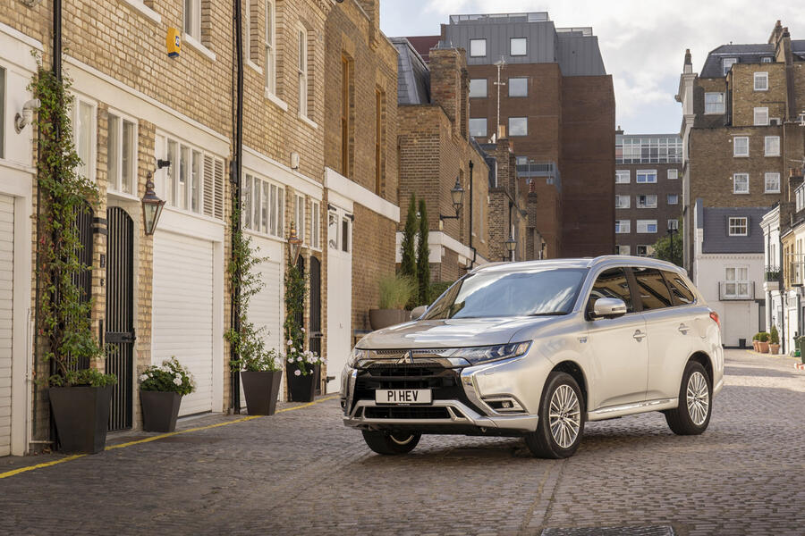 28 Mitsubishi outlander