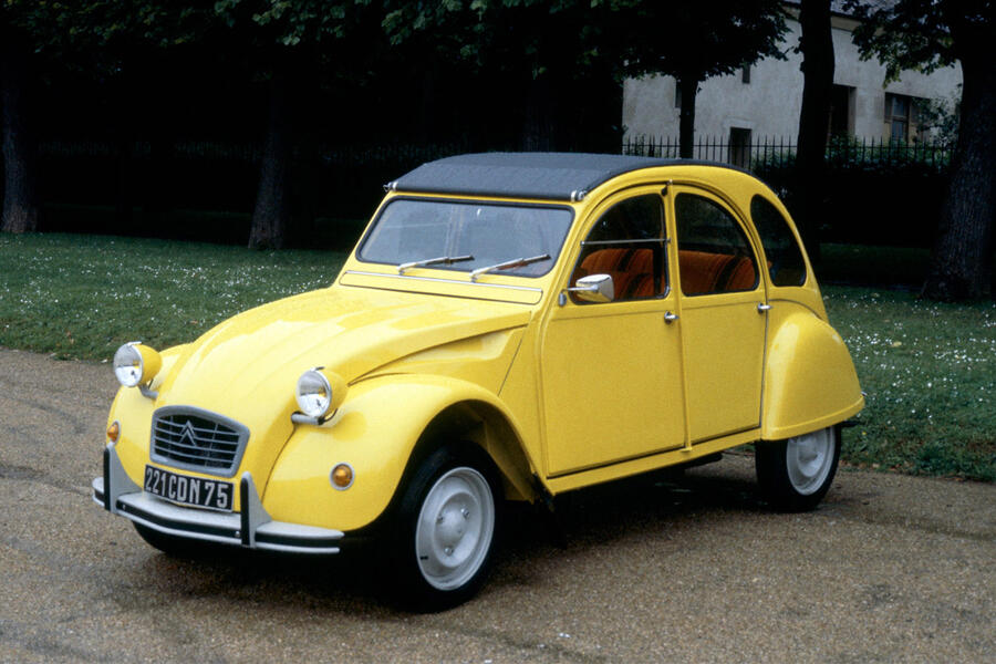 29 Citroen 2cv static front