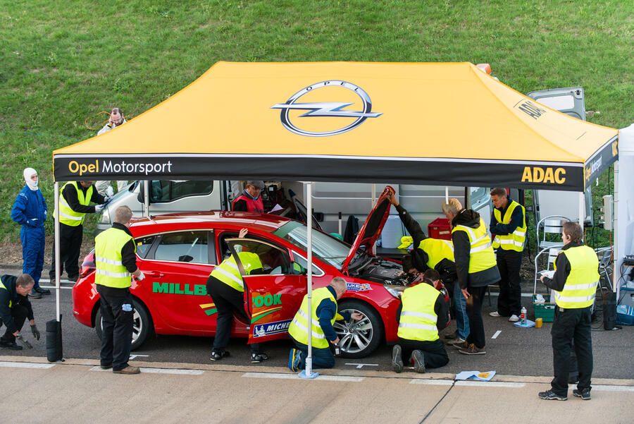 29 Vauxhall astra static side