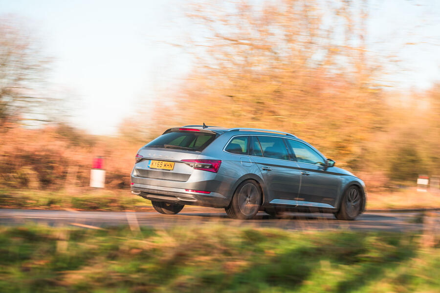 3 Skoda superb 2020 lt hero rear
