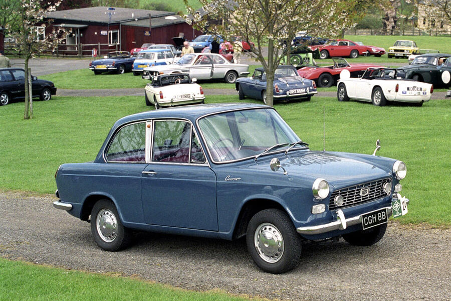 30 Daihatsu compagno static front