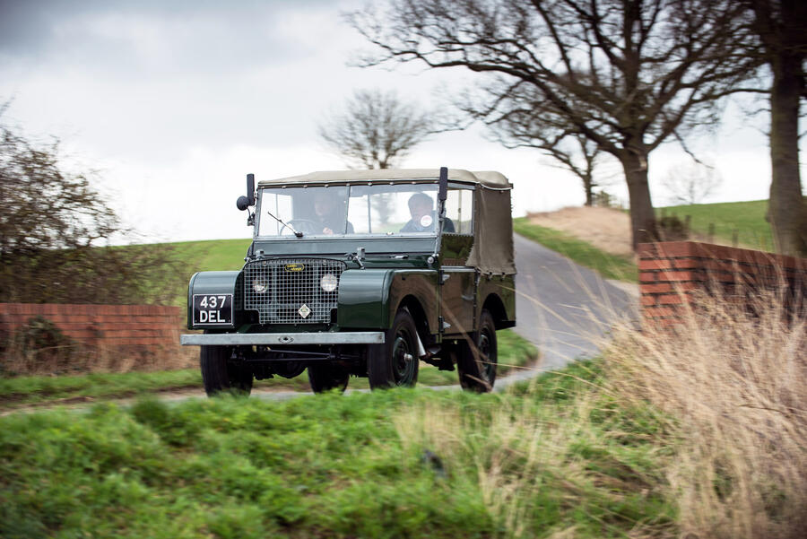 37 Land rover series 1 tracking front