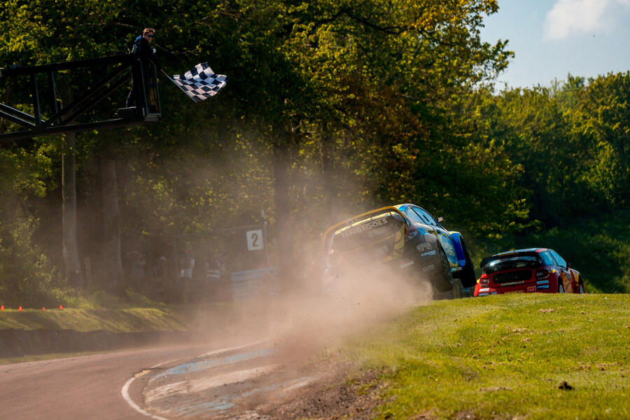 3 Tohill supercars 1