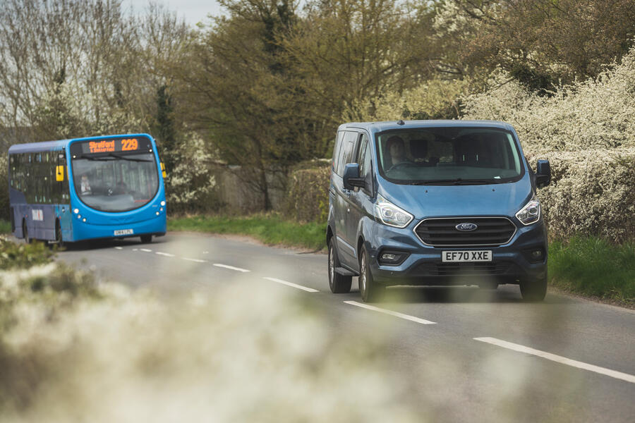 4 Ford tourneo 2021 lt bus