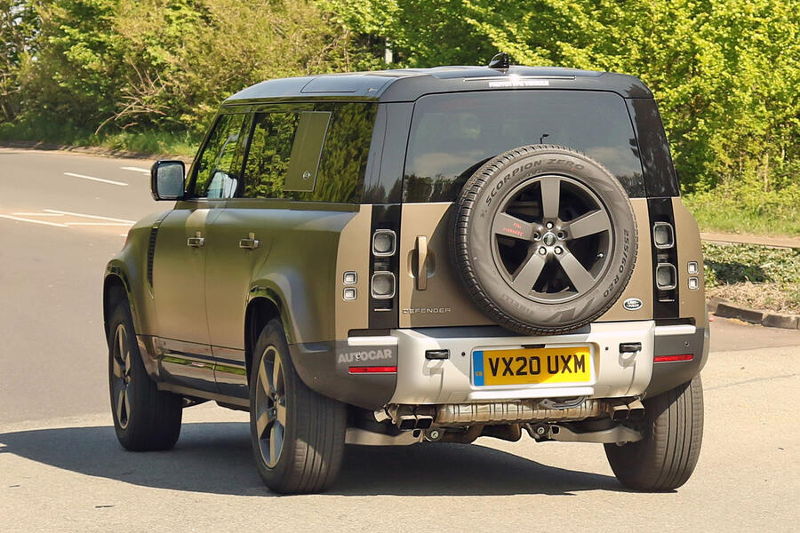 5 Land rover defender v8 spy shot