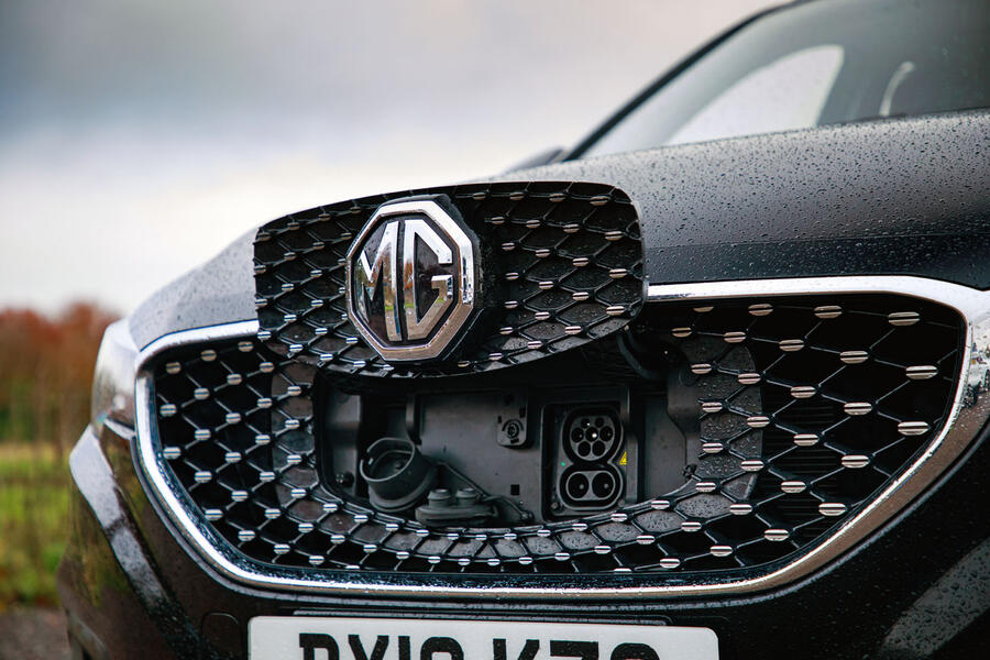 5 mg zs ev 2020 lt charging port