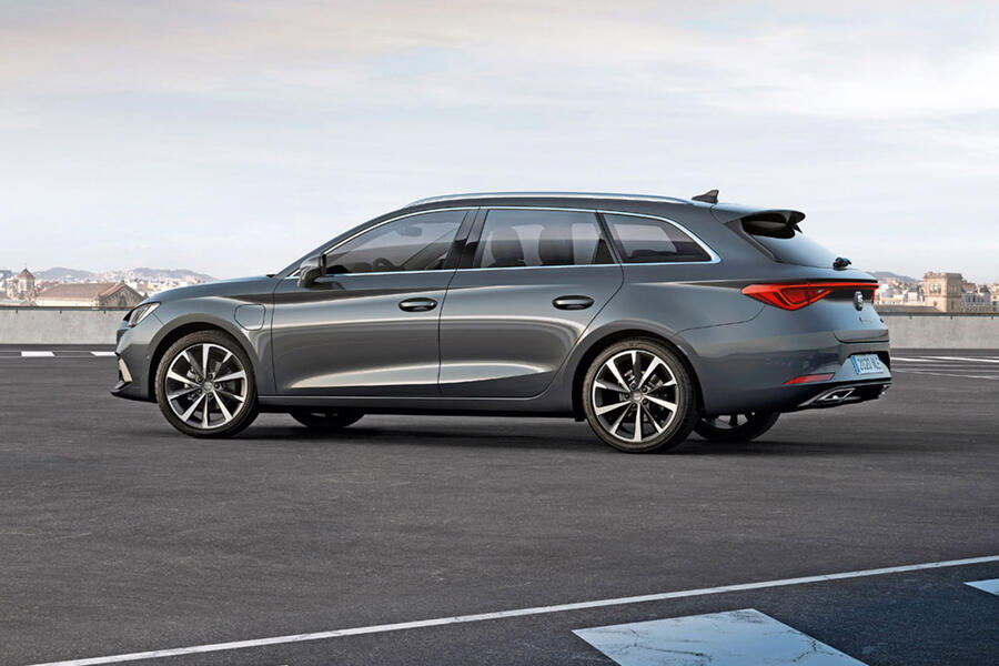 5 Seat leon 2020 stationary side