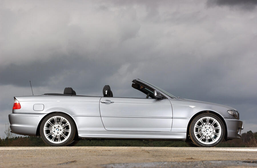 6 Bmw 3 series convertible 2002 static side