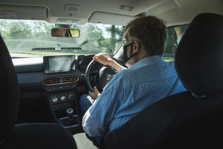 6 Dacia sandero stepway 2021 lt sc driving