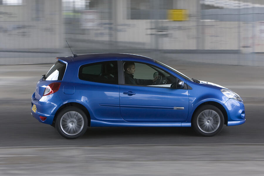 6 Renault clio side