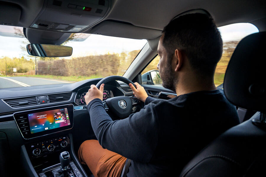 6 Skoda superb 2020 lt ok driving