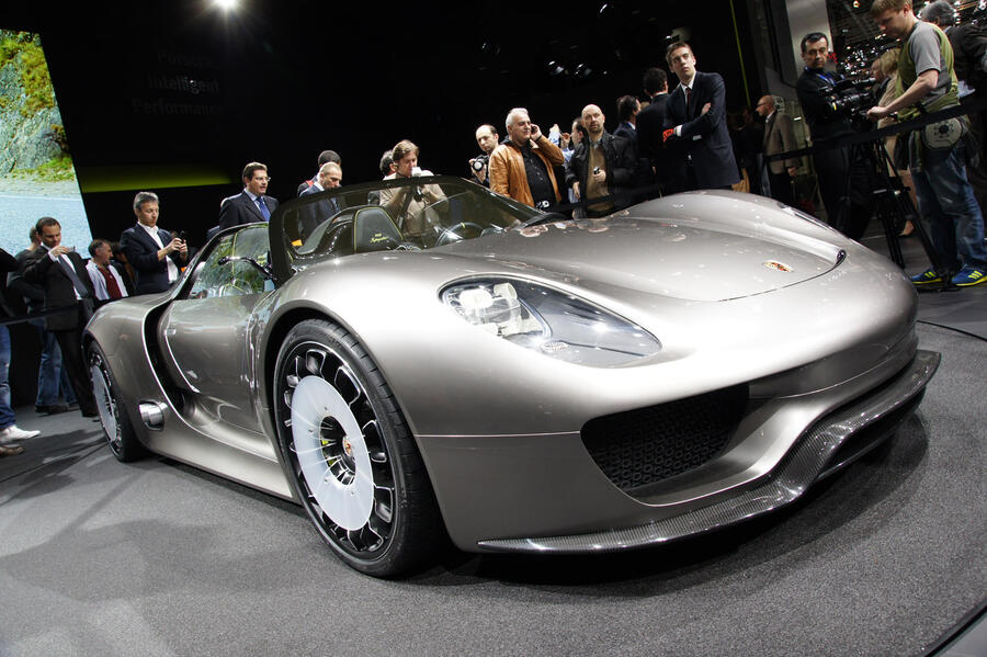 7 Porsche 918 spyder static front