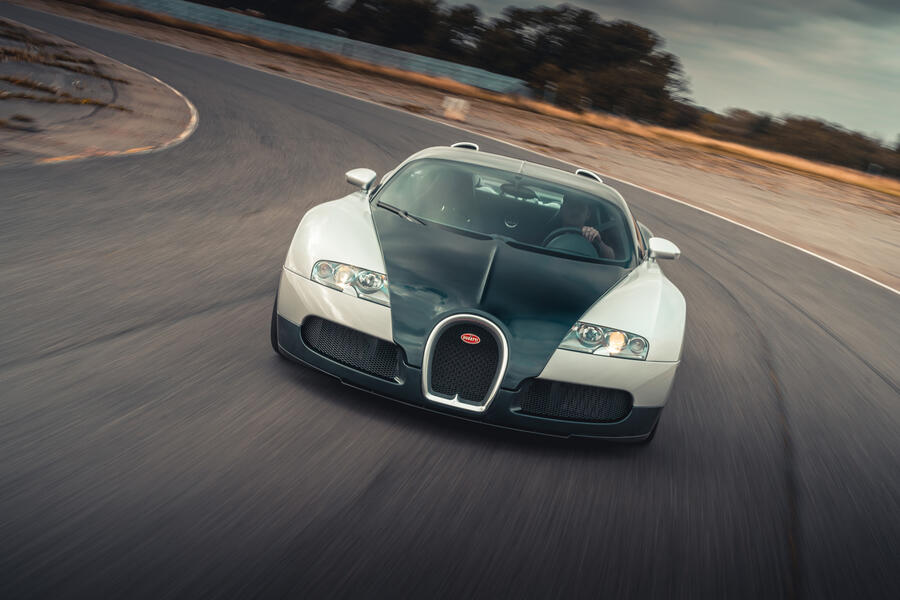 77 Bugatti veyron