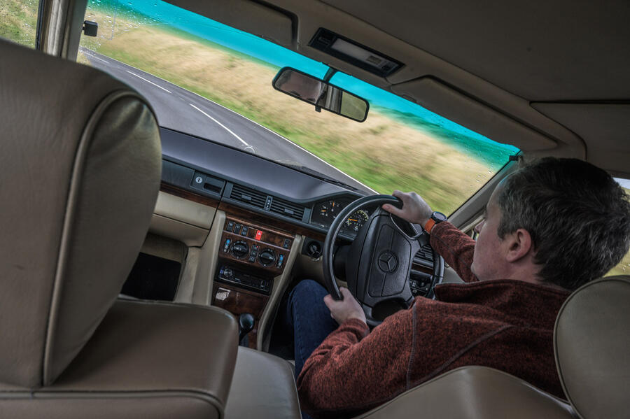 8 Mercedes benz w124 interior