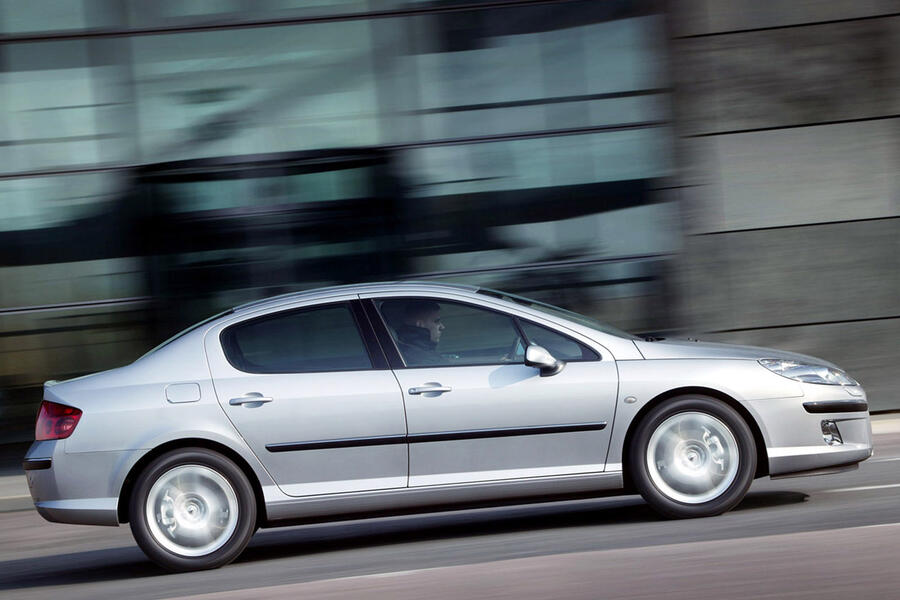 8 Peugeot 407 hero side